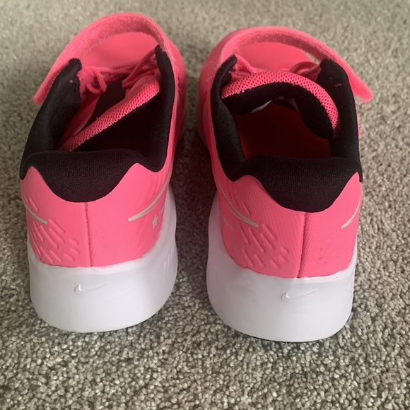 Nike Pink kids sneakers - Picture 2 of 3